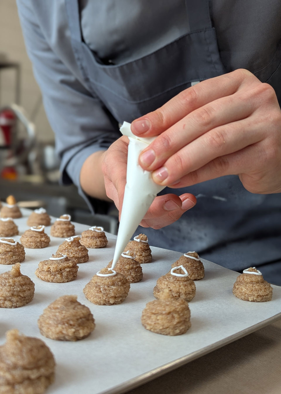 konditorei-geiler-haselnussmakronen-herstellung-1